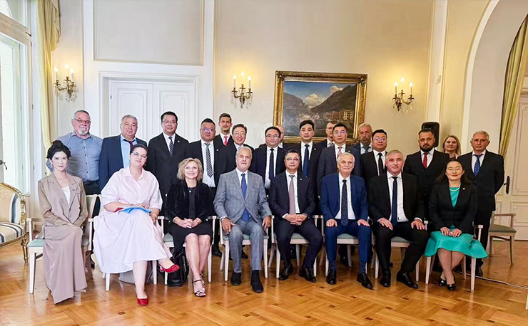 迅鐳激光董事長顏章健率隊赴歐洲進行商務(wù)考察（一）