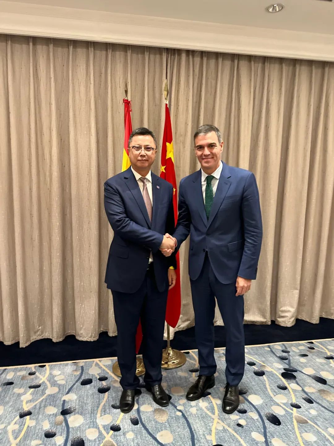 迅鐳激光董事長受邀參加西班牙領(lǐng)導(dǎo)-中國企業(yè)座談會！(圖2)