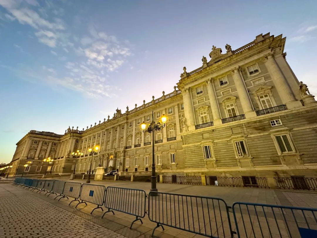 歐中理事會主席和駐西班牙大使為迅鐳激光歐洲銷售中心揭牌/波蘭前總統(tǒng)等前歐首腦被聘為海外發(fā)展顧問(圖10)