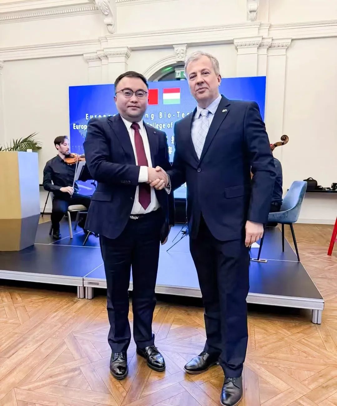 迅鐳激光董事長拜會匈牙利國家議會副主席歐拉·勞約什、中國駐匈牙利使館公使銜參贊陳奕薇(圖4)