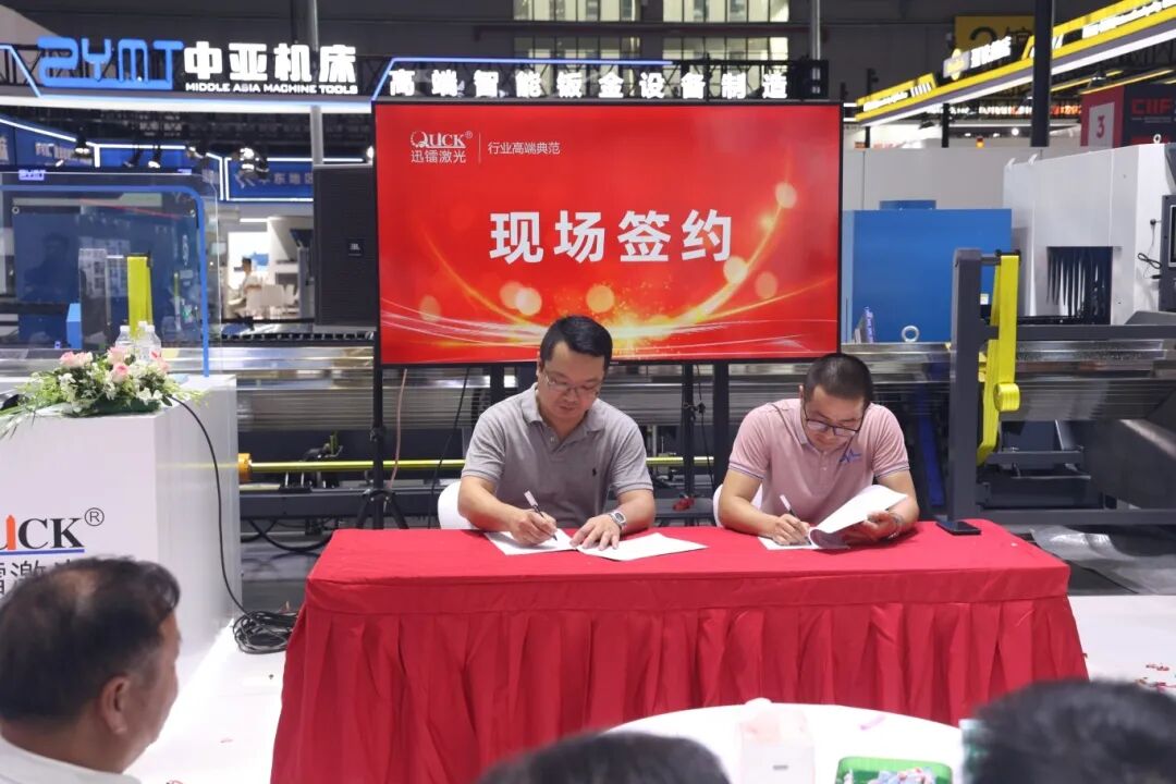 展會(huì)直擊｜迅鐳激光展臺(tái)閃耀2025上海工博會(huì)！(圖12)