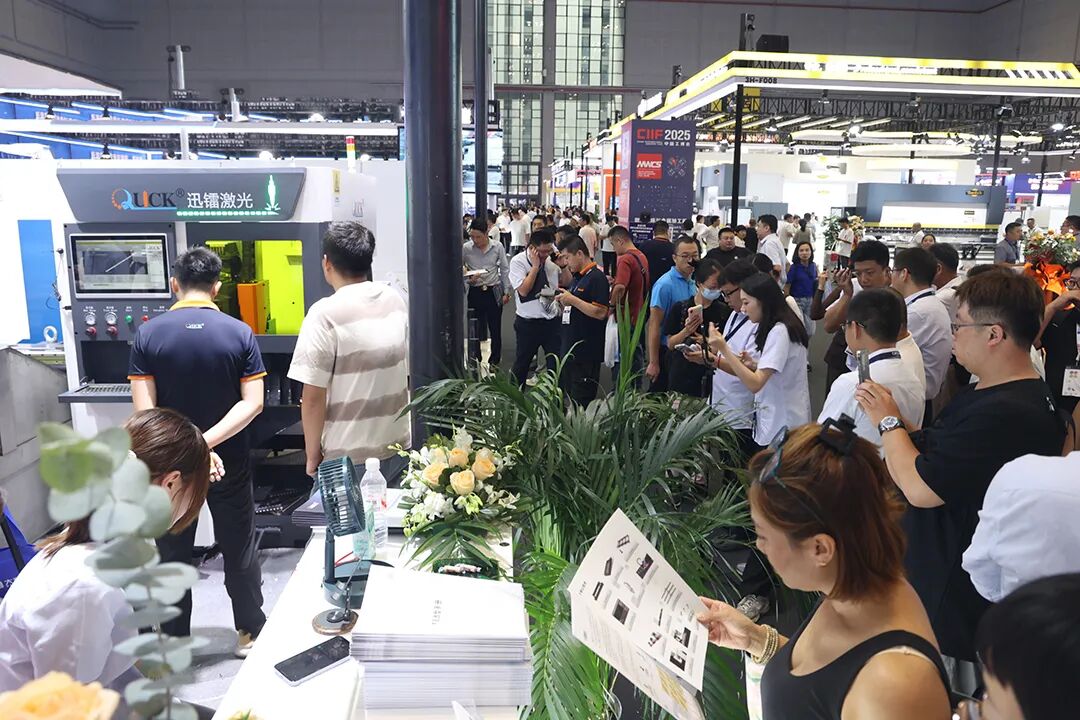展會(huì)直擊｜迅鐳激光展臺(tái)閃耀2025上海工博會(huì)！(圖18)